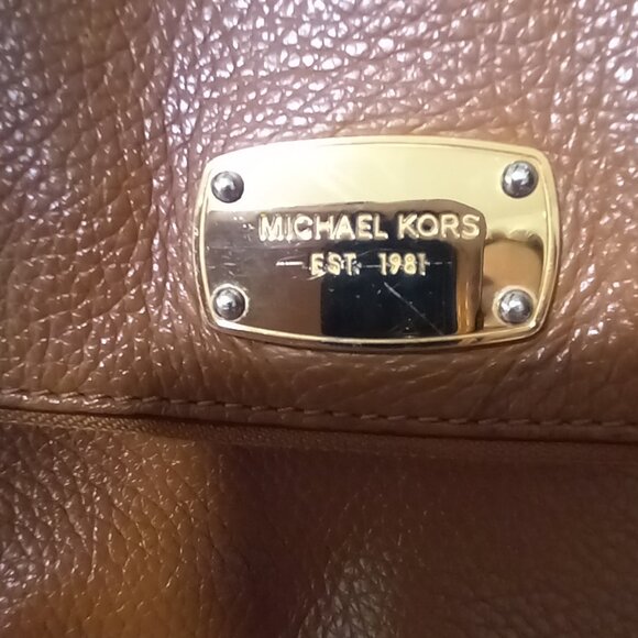 Michael Kors Fold over Shoulder Bag - Picture 2 of 14